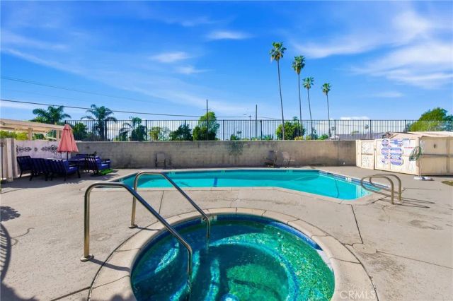 14715 Saticoy Street 14, Van Nuys, CA 91405