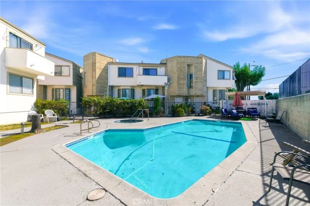 14715 Saticoy Street 14, Van Nuys, CA 91405