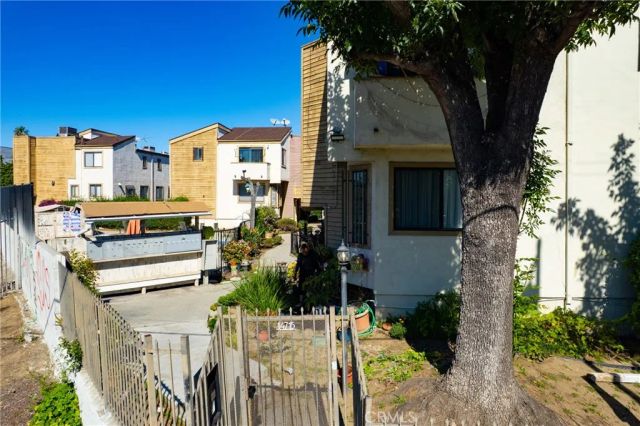 14715 Saticoy Street 14, Van Nuys, CA 91405