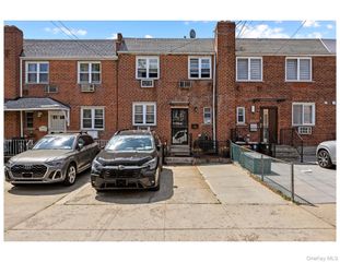63-22 71st Street, Middle Village, NY 11379