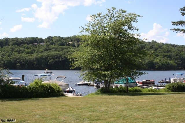 41 Comanche Ave, Rockaway Twp., NJ 07866