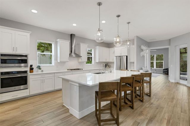 8145 GRANDE SHORES DRIVE, Sarasota, FL 34240