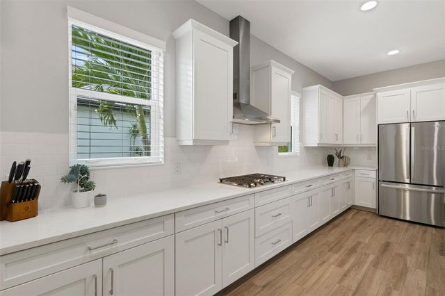 8145 GRANDE SHORES DRIVE, Sarasota, FL 34240