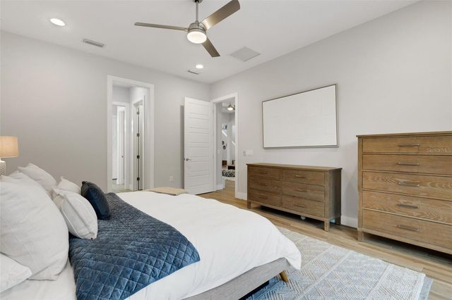 8145 GRANDE SHORES DRIVE, Sarasota, FL 34240