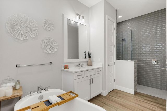 8145 GRANDE SHORES DRIVE, Sarasota, FL 34240