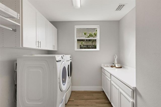 8145 GRANDE SHORES DRIVE, Sarasota, FL 34240