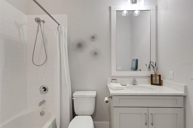 8145 GRANDE SHORES DRIVE, Sarasota, FL 34240