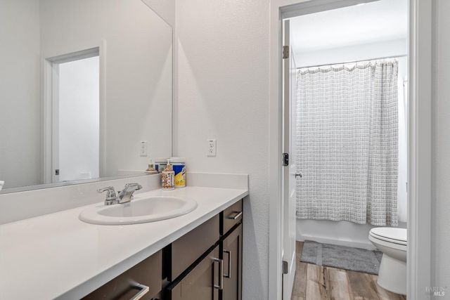 1594 NE Waterside Ln NE, Rohnert Park, CA 94928