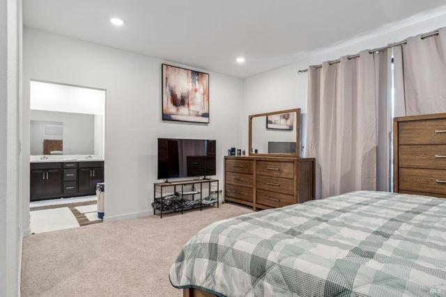 1594 NE Waterside Ln NE, Rohnert Park, CA 94928