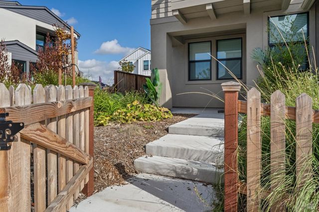 1594 NE Waterside Ln NE, Rohnert Park, CA 94928