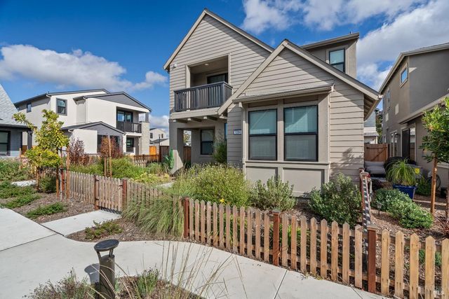 1594 NE Waterside Ln NE, Rohnert Park, CA 94928