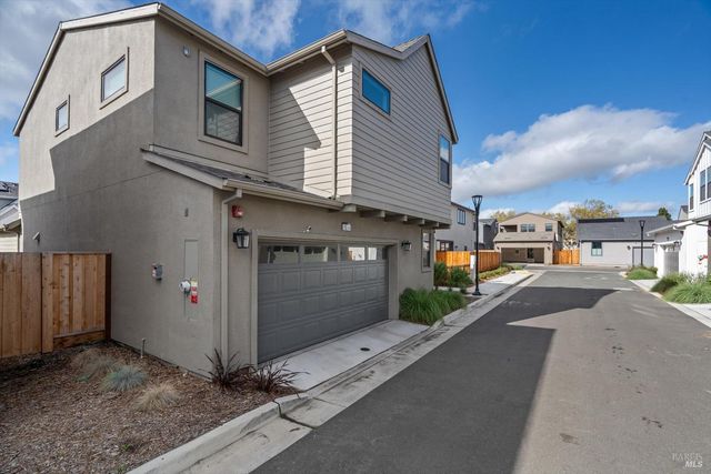 1594 NE Waterside Ln NE, Rohnert Park, CA 94928