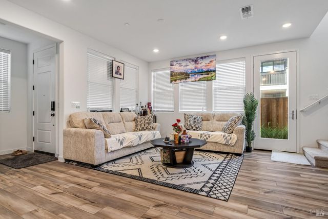 1594 NE Waterside Ln NE, Rohnert Park, CA 94928