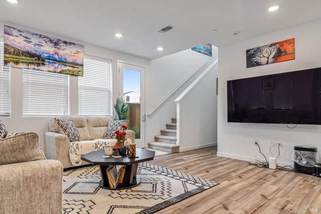 1594 NE Waterside Ln NE, Rohnert Park, CA 94928