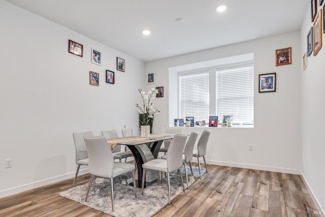 1594 NE Waterside Ln NE, Rohnert Park, CA 94928