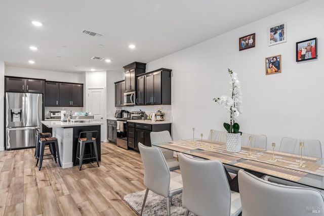 1594 NE Waterside Ln NE, Rohnert Park, CA 94928