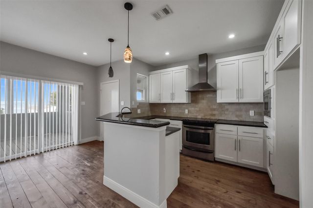 2507 Bay Oaks Harbor Drive, Baytown, TX 77523