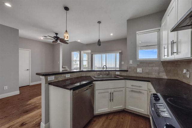 2507 Bay Oaks Harbor Drive, Baytown, TX 77523