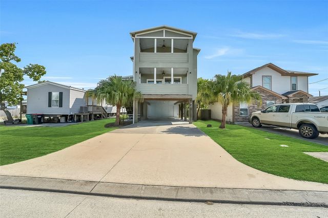 2507 Bay Oaks Harbor Drive, Baytown, TX 77523