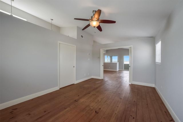 2507 Bay Oaks Harbor Drive, Baytown, TX 77523
