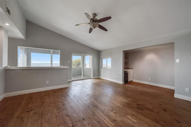 2507 Bay Oaks Harbor Drive, Baytown, TX 77523