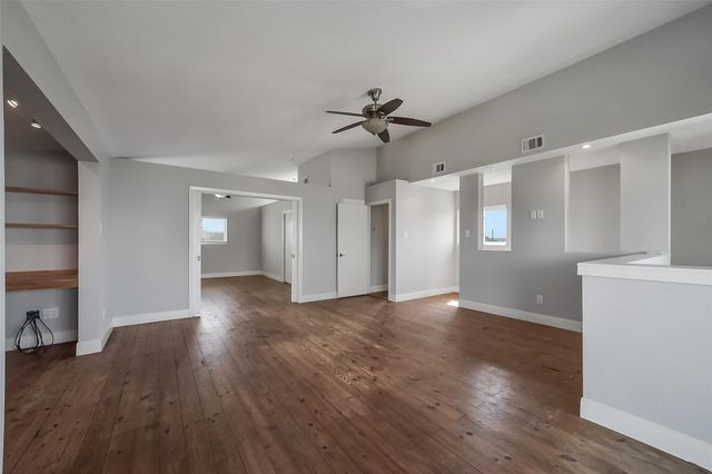 2507 Bay Oaks Harbor Drive, Baytown, TX 77523