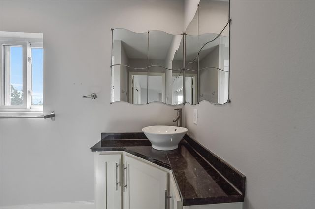 2507 Bay Oaks Harbor Drive, Baytown, TX 77523
