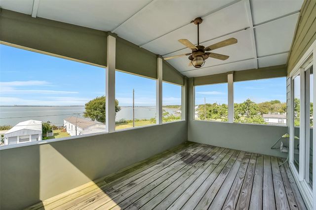 2507 Bay Oaks Harbor Drive, Baytown, TX 77523