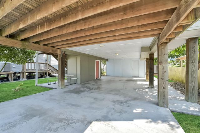 2507 Bay Oaks Harbor Drive, Baytown, TX 77523