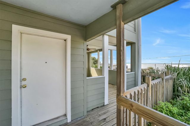 2507 Bay Oaks Harbor Drive, Baytown, TX 77523