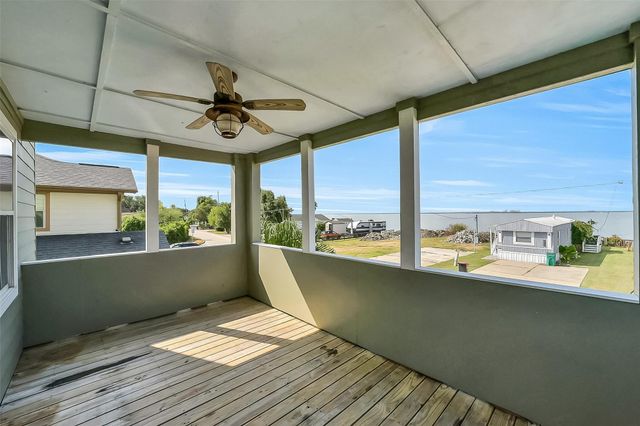 2507 Bay Oaks Harbor Drive, Baytown, TX 77523