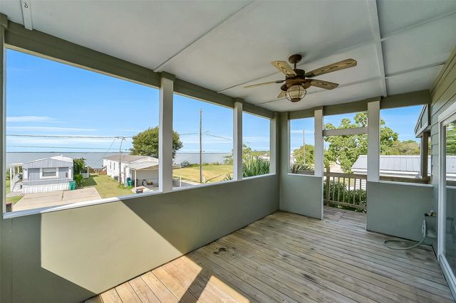2507 Bay Oaks Harbor Drive, Baytown, TX 77523