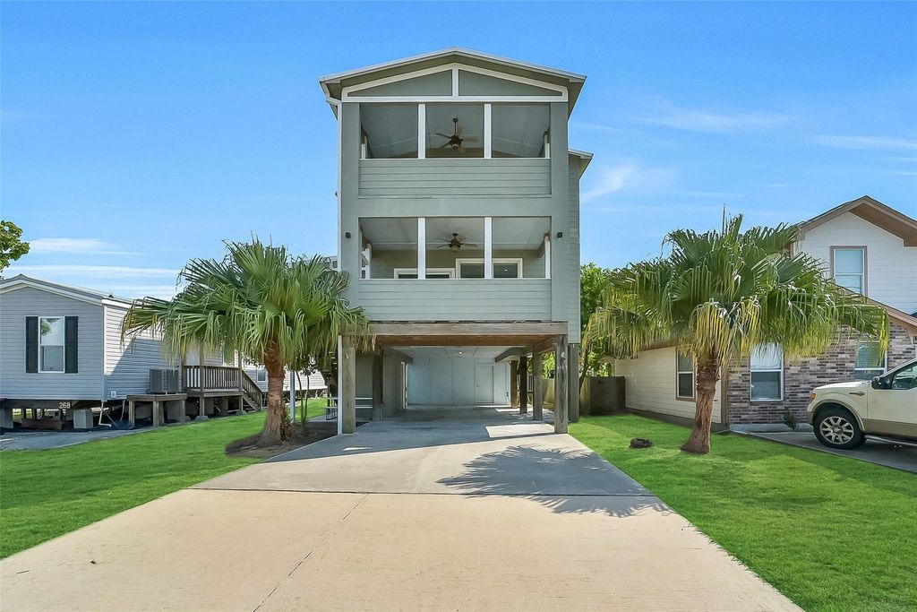 2507 Bay Oaks Harbor Drive, Baytown, TX 77523