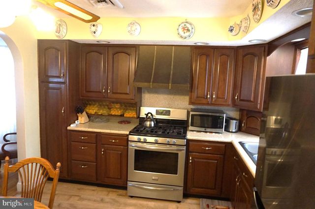 20 CORAL DR, Hamilton, NJ 08619