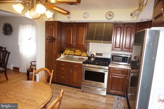 20 CORAL DR, Hamilton, NJ 08619