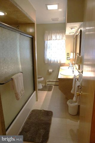 20 CORAL DR, Hamilton, NJ 08619