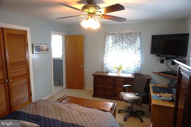 20 CORAL DR, Hamilton, NJ 08619