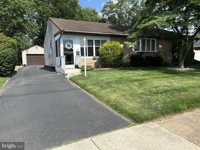 20 CORAL DR, Hamilton, NJ 08619