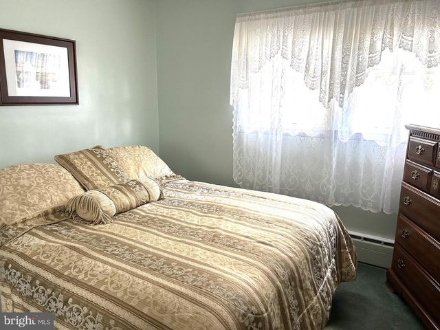 20 CORAL DR, Hamilton, NJ 08619