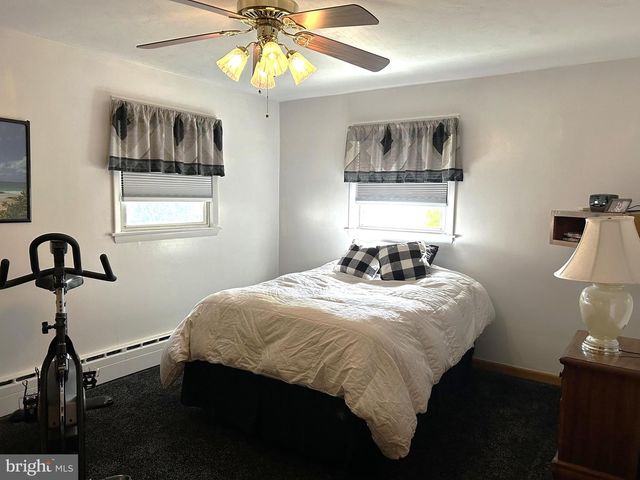 20 CORAL DR, Hamilton, NJ 08619