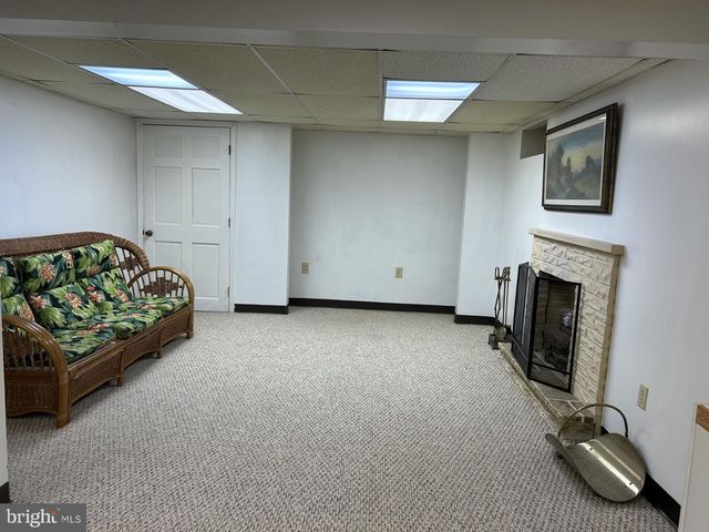 20 CORAL DR, Hamilton, NJ 08619