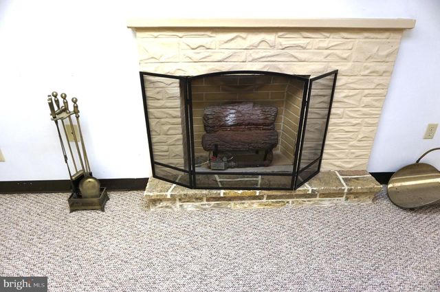 20 CORAL DR, Hamilton, NJ 08619