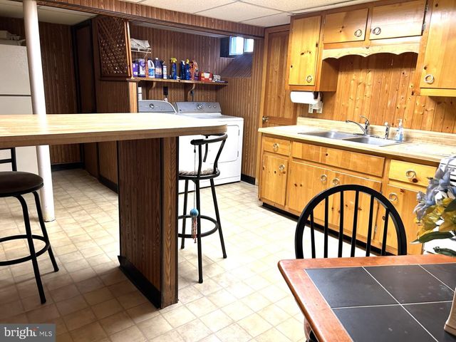 20 CORAL DR, Hamilton, NJ 08619