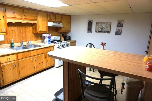 20 CORAL DR, Hamilton, NJ 08619