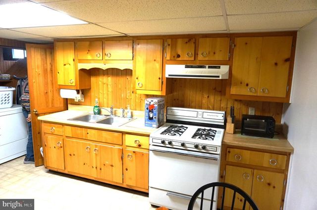 20 CORAL DR, Hamilton, NJ 08619