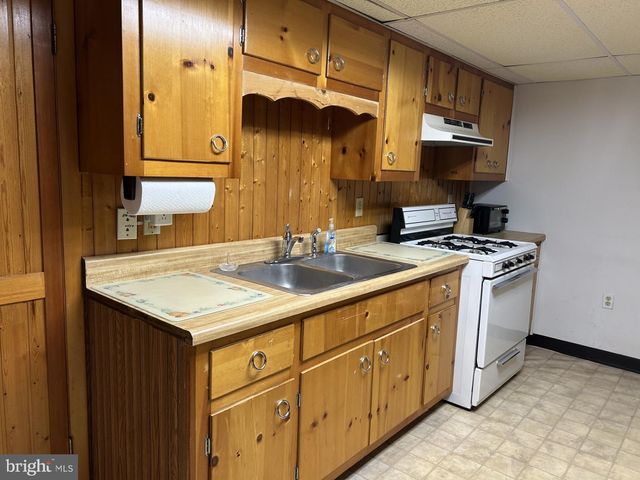 20 CORAL DR, Hamilton, NJ 08619