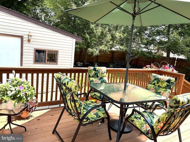 20 CORAL DR, Hamilton, NJ 08619