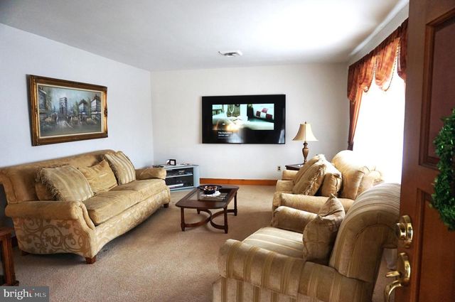 20 CORAL DR, Hamilton, NJ 08619