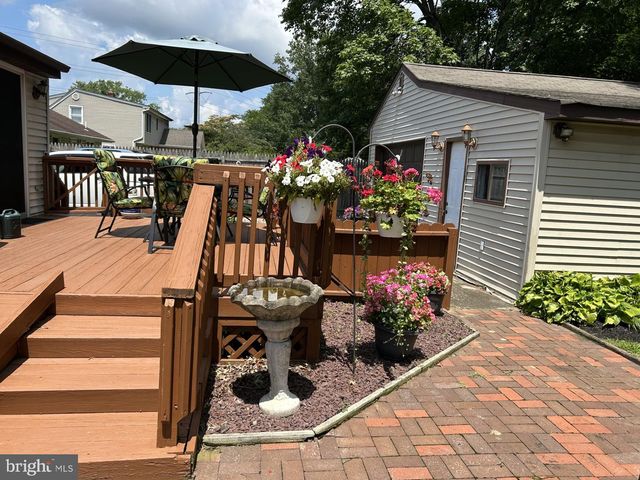 20 CORAL DR, Hamilton, NJ 08619