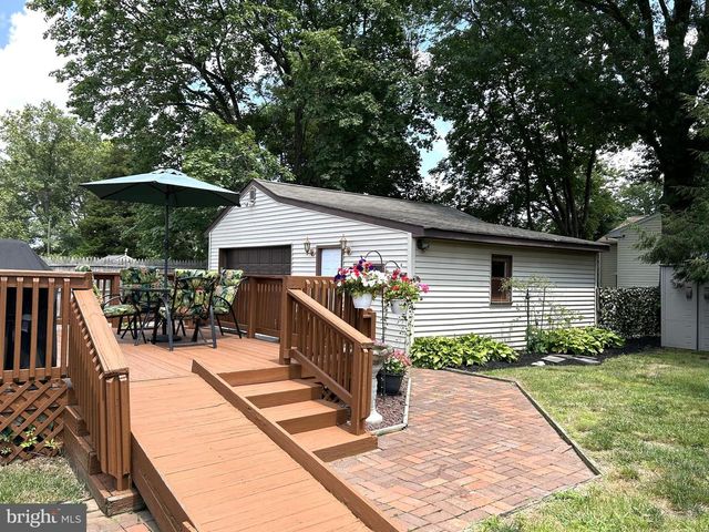 20 CORAL DR, Hamilton, NJ 08619